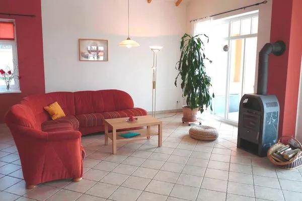   Ferienhaus mit Pool am See