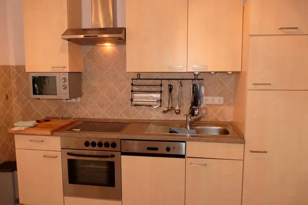   Ferienhaus mit Pool am See