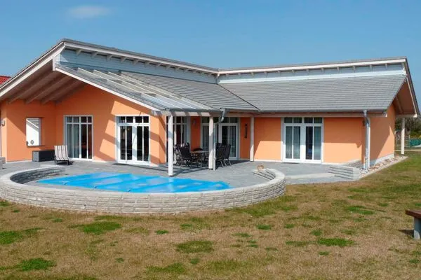   Ferienhaus mit Pool am See 616-01