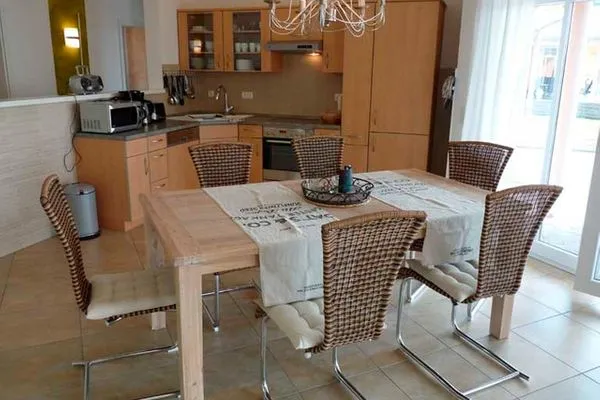   Ferienhaus mit Pool am See 616-01