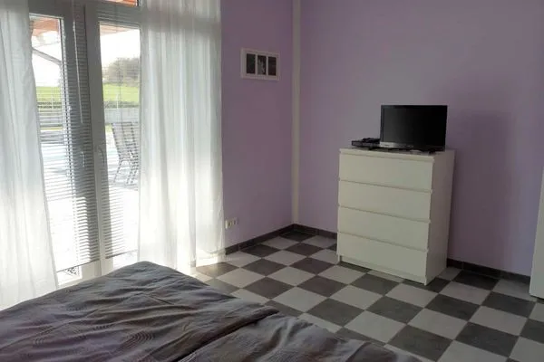   Ferienhaus mit Pool am See 616-01