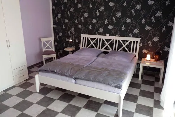   Ferienhaus mit Pool am See 616-01