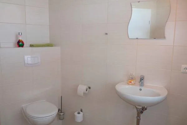   Ferienhaus mit Pool am See 616-01