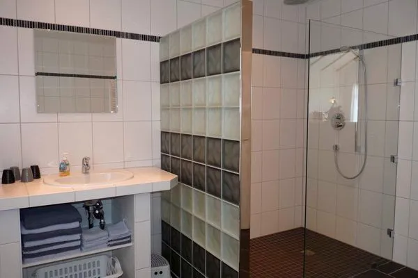   Ferienhaus mit Pool am See 616-01