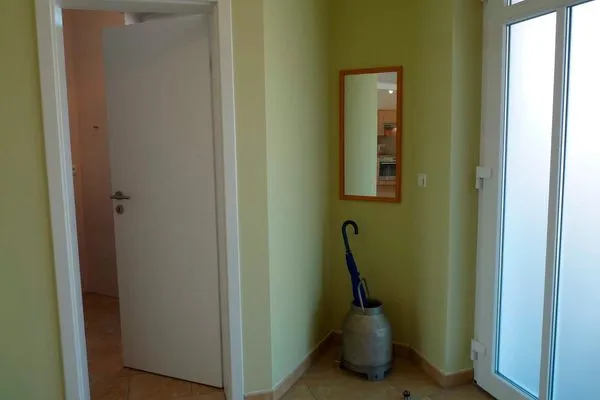   Ferienhaus mit Pool am See 616-01