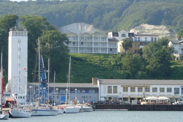 Vogelperspektive  Villa Prinz Heinrich - App.3 mit Balkon und Ostseeblick