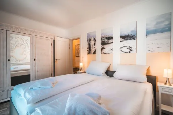 Schlafzimmer  Villa Friede-Marie, App. Ostseeweitblick - mit traumhaften Meerblick