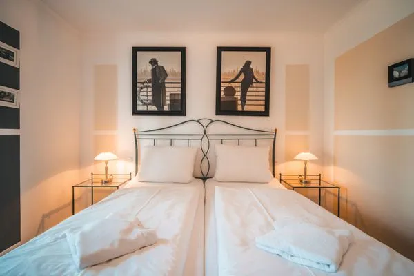 Schlafzimmer  Villa Friede-Marie, App. Ostseeweitblick - mit traumhaften Meerblick