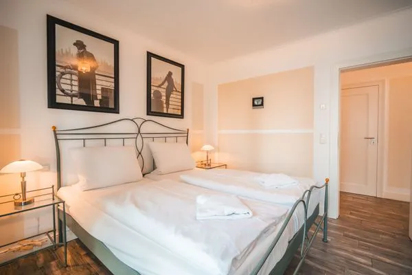 Schlafzimmer  Villa Friede-Marie, App. Ostseeweitblick - mit traumhaften Meerblick