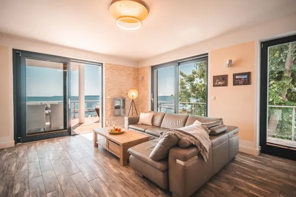 Wohnzimmer  Villa Friede-Marie, App. Ostseeweitblick - mit traumhaften Meerblick