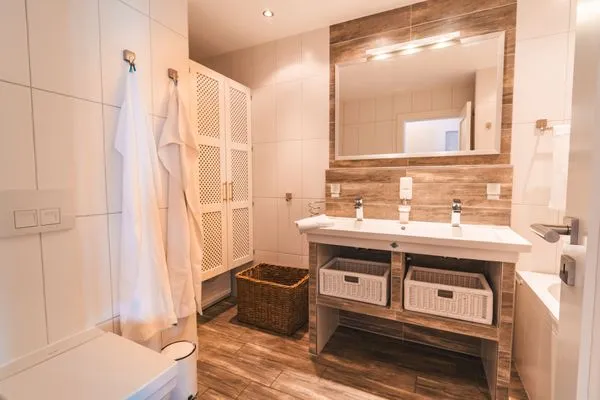 Badezimmer  Villa Friede-Marie, App. Ostseeweitblick - mit traumhaften Meerblick