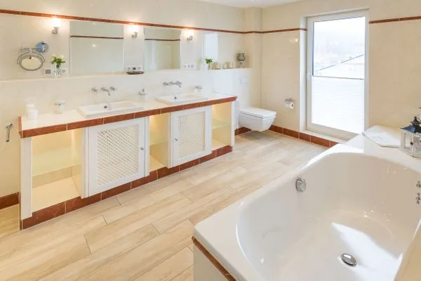 Badezimmer  Villa am Kreidebruch, FeWo OstseeWeitblick - Panoramablick auf die Ostsee