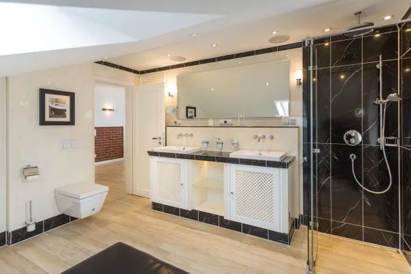 Badezimmer  Villa am Kreidebruch, FeWo OstseeWeitblick - Panoramablick auf die Ostsee