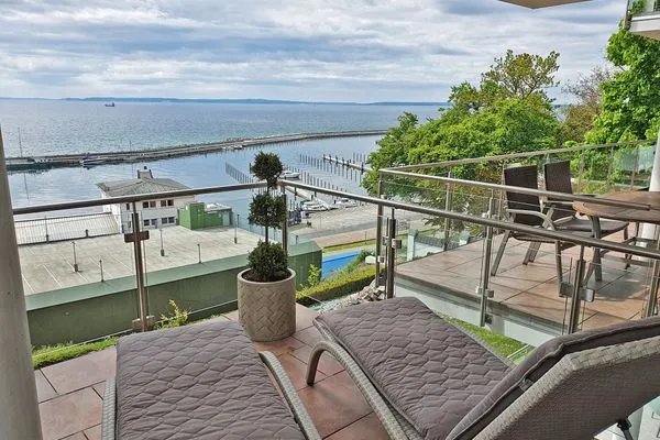 Hauptansicht  Villa Friede-Marie, App. Svea mit Hafen-Ostsee-Blick