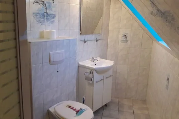   200 m zum Achterwasser