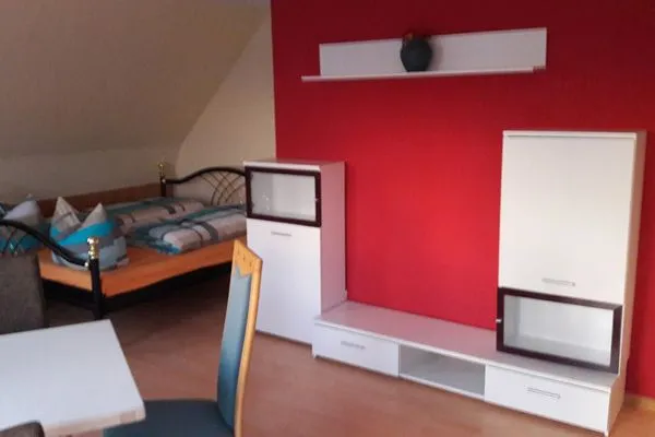   200 m zum Achterwasser