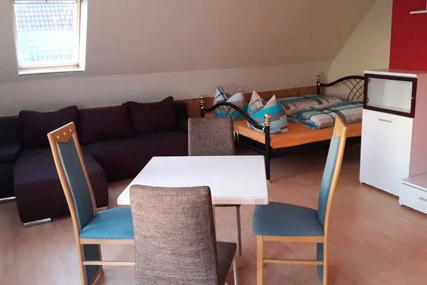   200 m zum Achterwasser