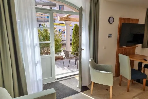   Appartement 2 mit Terrasse