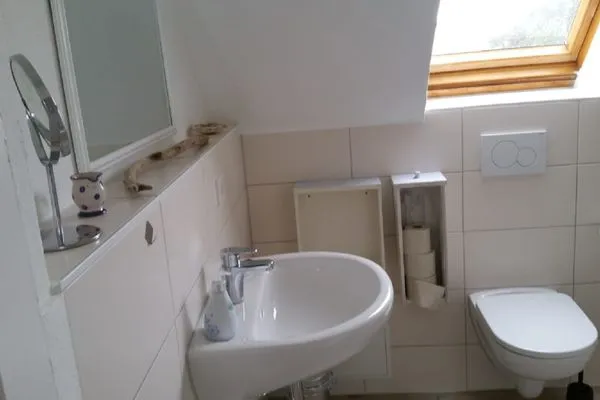 Gäste-WC  Familienhaus Sonne - mit Gartengrundstück