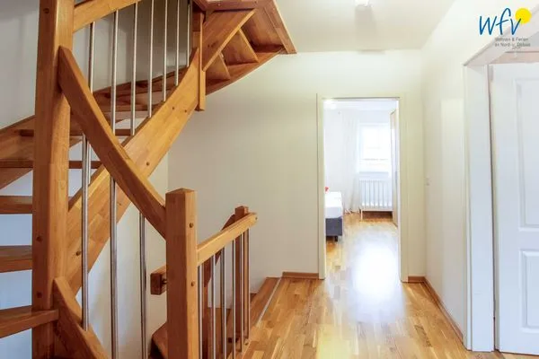 Treppe in das Obergeschoss Ferienhaus Upholmstraße 105a Röverland