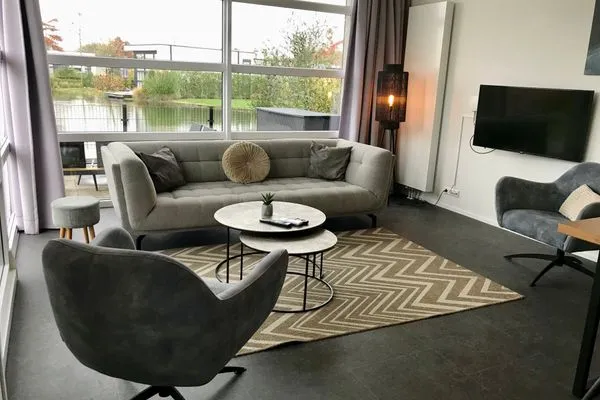  Marina Strandbad Chalet Waterlijn mit Zaun Haus Nr. 91