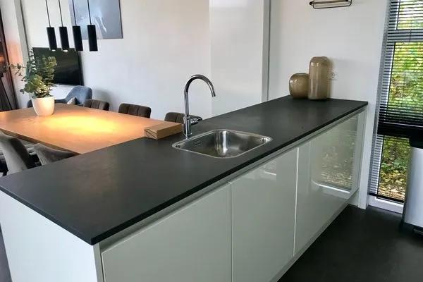  Marina Strandbad Chalet Waterlijn mit Zaun Haus Nr. 91