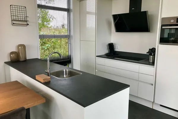  Marina Strandbad Chalet Waterlijn mit Zaun Haus Nr. 91