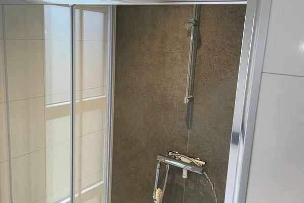  Marina Strandbad Chalet Waterlijn mit Zaun Haus Nr. 91