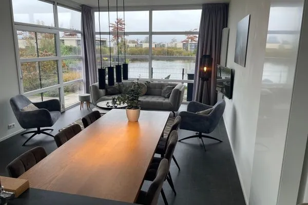  Marina Strandbad Chalet Waterlijn mit Zaun Haus Nr. 91