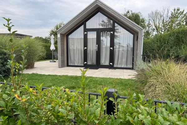  Marina Strandbad Chalet IJsselNest mit Zaun Haus Nr. 416