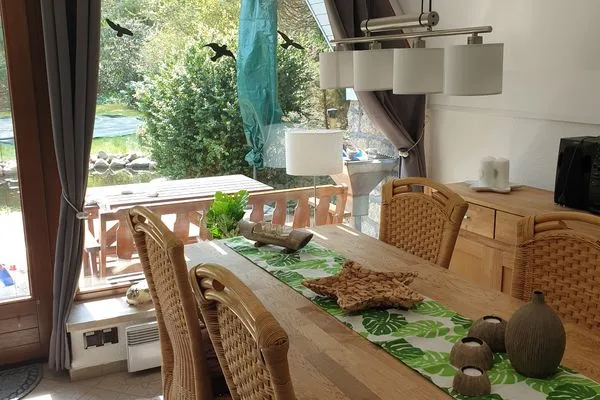   Ferienhaus mit Pool am See