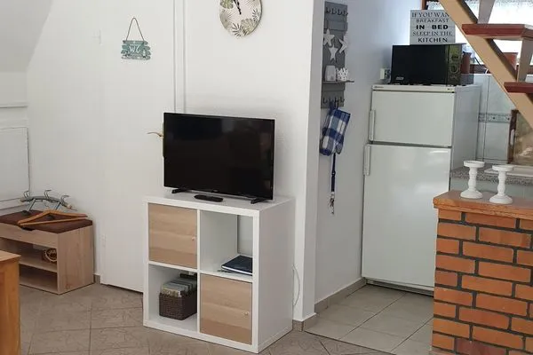   Ferienhaus mit Pool am See