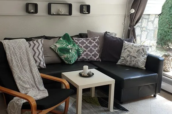   Ferienhaus mit Pool am See