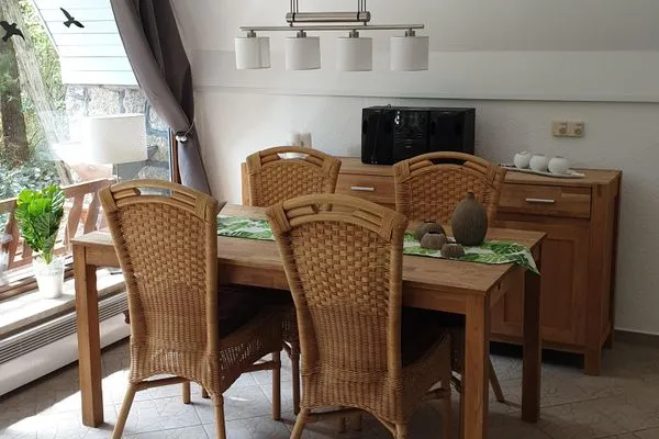   Ferienhaus mit Pool am See