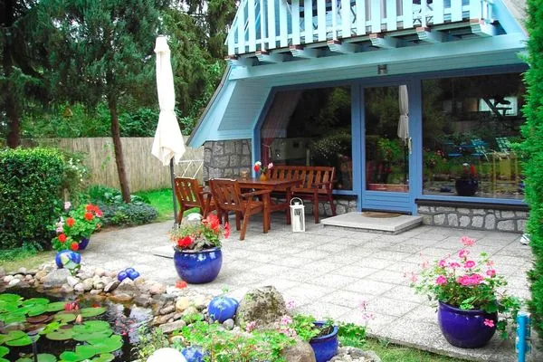   Ferienhaus mit Pool am See