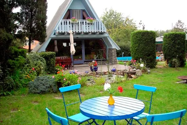   Ferienhaus mit Pool am See