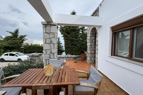 Terrace  Jassemi Studio