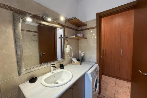 Bathroom  Jassemi Studio