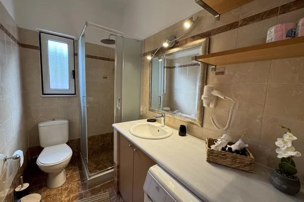 Bathroom  Jassemi Studio