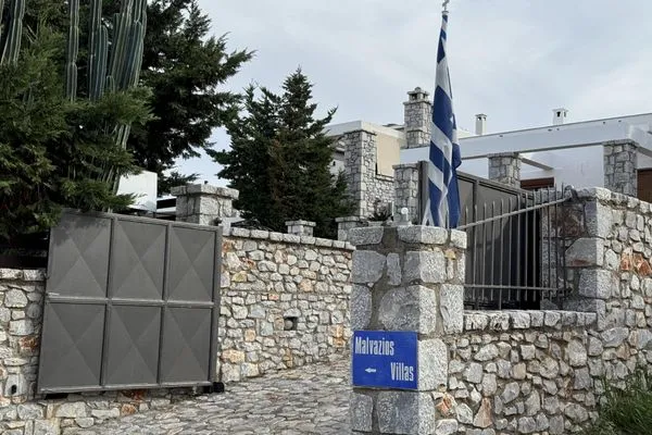 Facade / entrance  Jassemi Studio