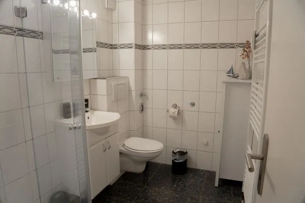 Badezimmer UG  Lister Tor 14