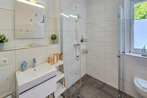 Badezimmer  Aparthotel am Nationalpark, Wohnung Wald & Meer - modern und rollstuhlgeeignet