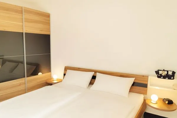 Schlafzimmer mit Doppelbett  Granata