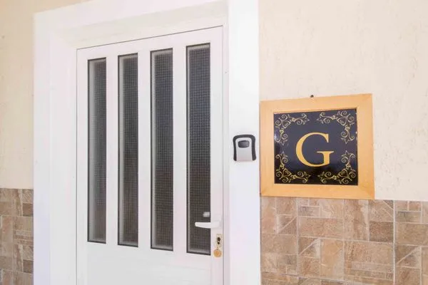 Facade / entrance  Georgia