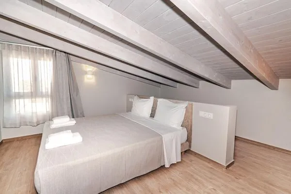 Bedroom  Helichrysum Lofts Junior House J1