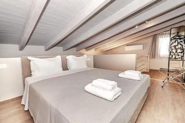 Bedroom  Helichrysum Lofts Junior House J1