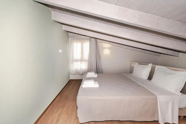 Bedroom  Helichrysum Lofts Junior House J2