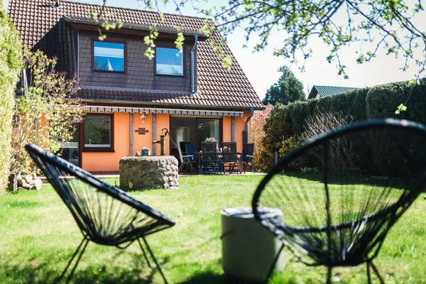 Hauptansicht  Gartenidyll