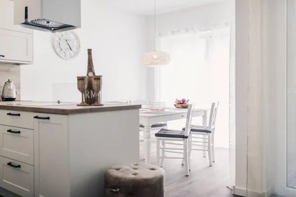 Küche / Küchenzeile  Sommersonne