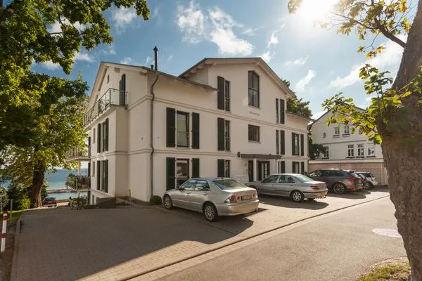 Fassade / Eingang  Villa Friede Marie, App. Finja - Hafen-Ostsee-Blick und Balkon